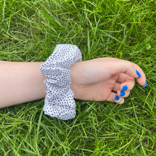 Load image into Gallery viewer, Scrunchie
